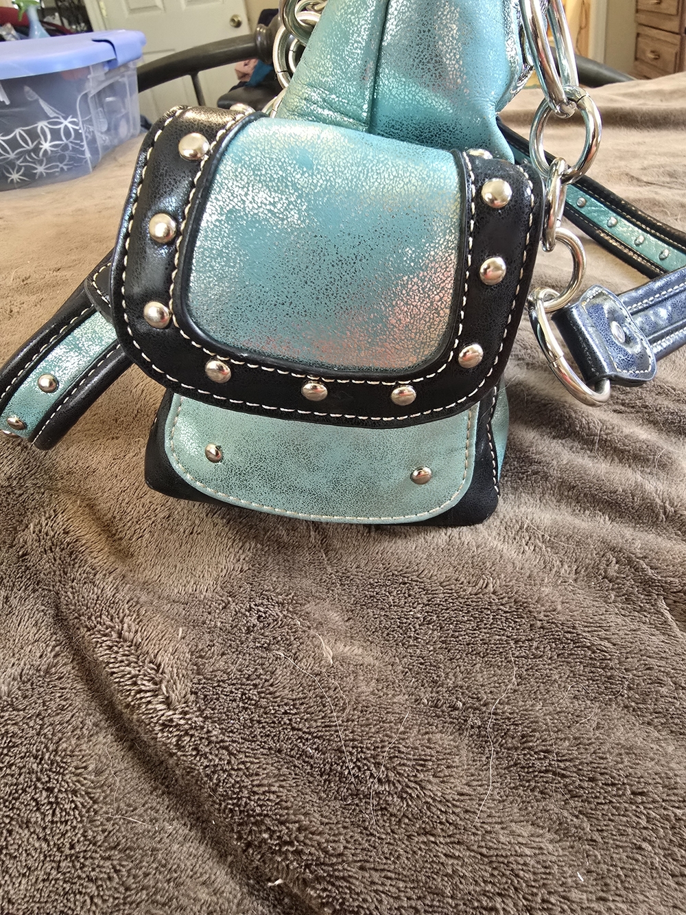 Pirate Turquoise Skull and Crossbones Bling Embellished Women’s Handbag - Picture 4 of 15